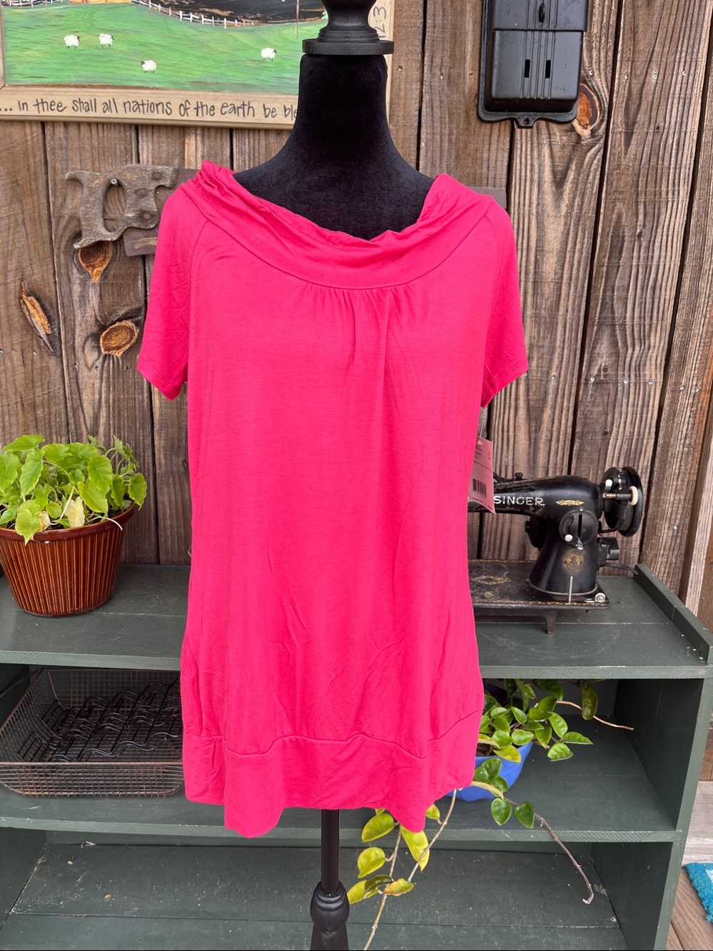 axcess Liz Cleburne Medium Essentially Chic Twist Neck Tee Maraschino Cherry NWT